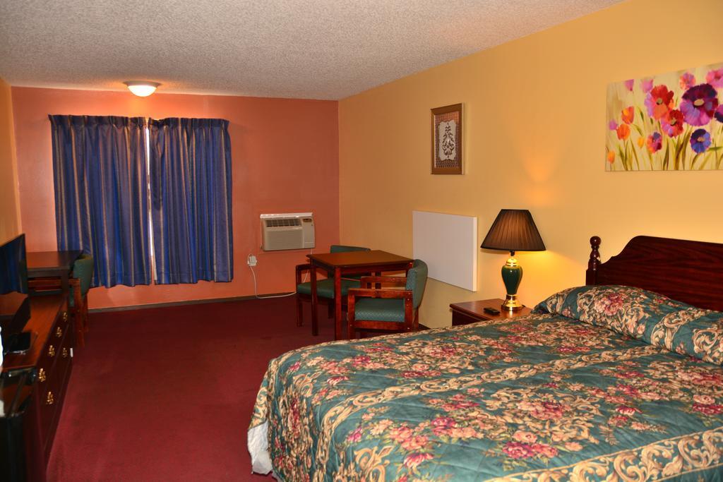 Scottish Inn And Suites Tomball Bagian luar foto