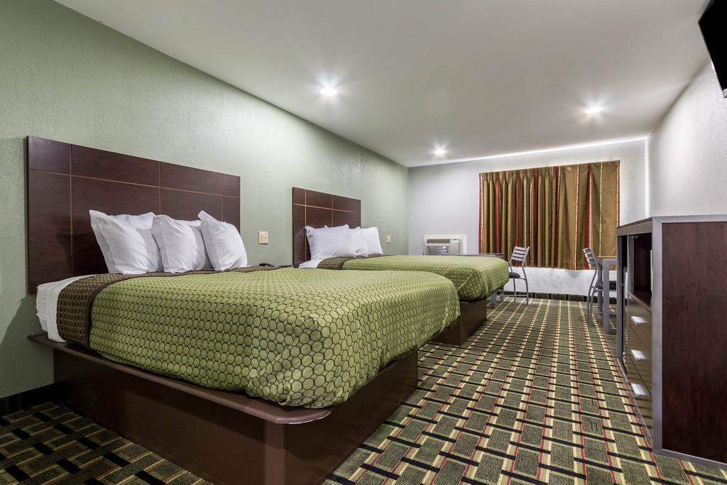 Scottish Inn And Suites Tomball Bagian luar foto