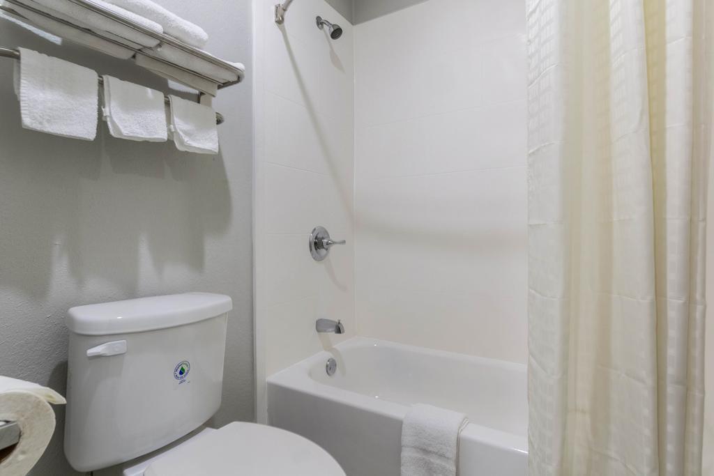 Scottish Inn And Suites Tomball Bagian luar foto