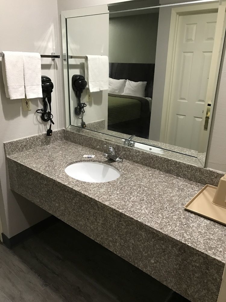 Scottish Inn And Suites Tomball Bagian luar foto